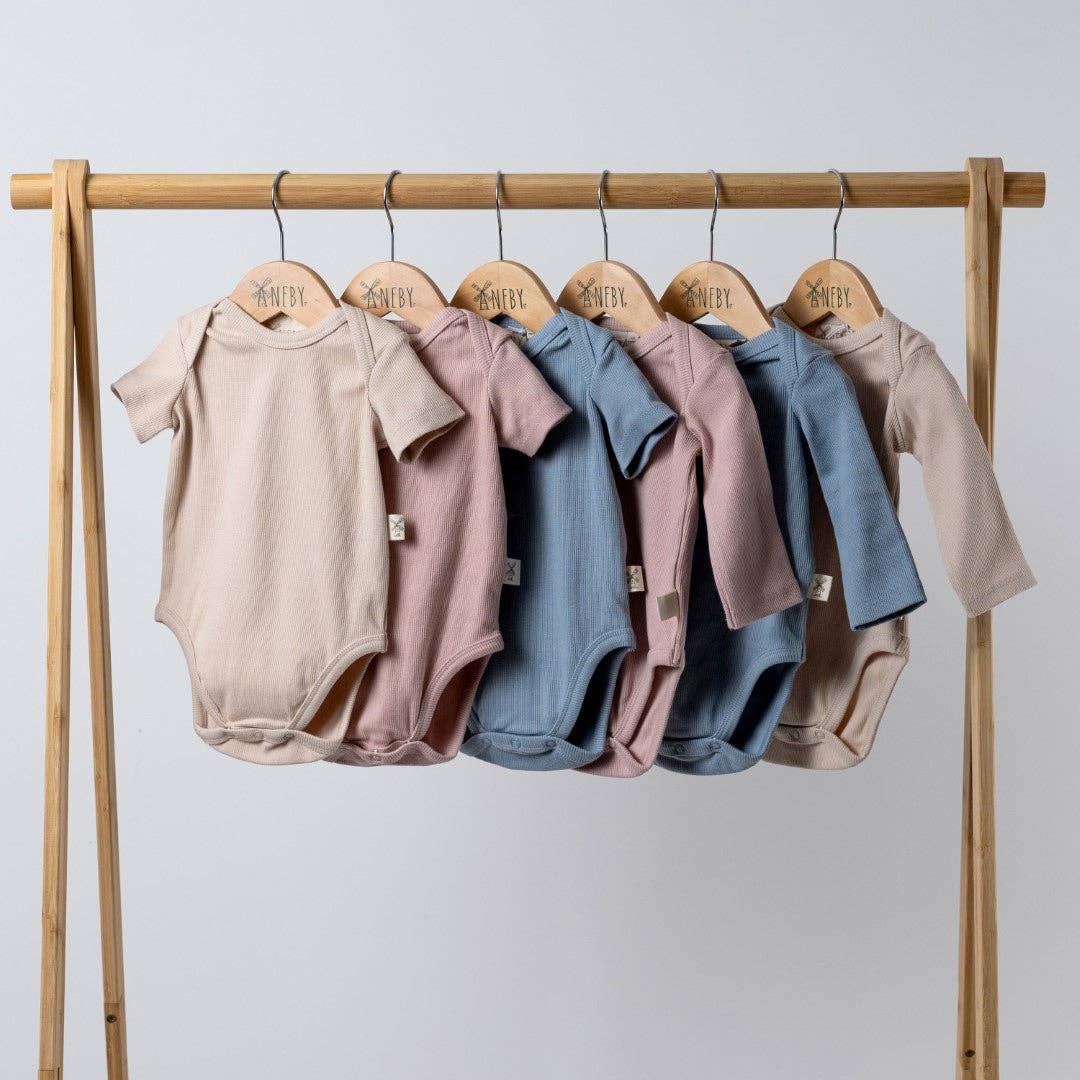 
                  
                    Short Sleeve Bodysuit: Oat
                  
                